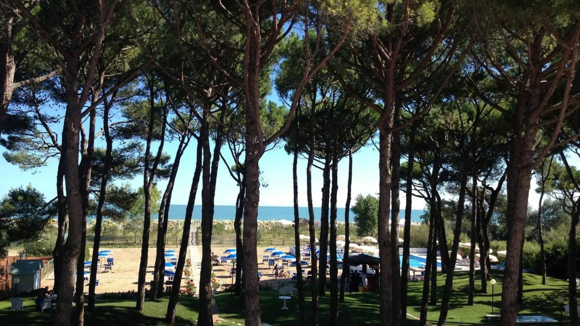 Hotel Beau Rivage Pineta Lido di Jesolo 4*,